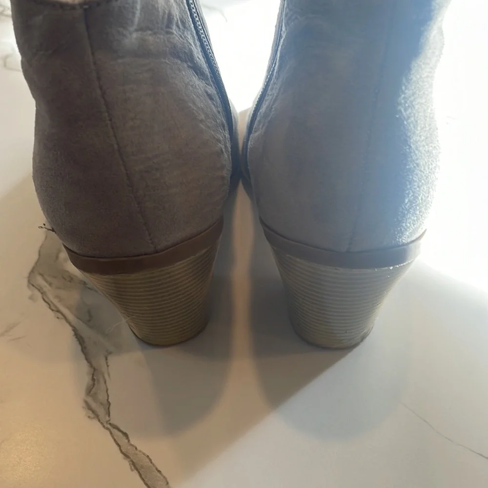Banana Republic Ankle booties, size 7, Taupe, Tan, Chunky 4 inch heel - Picture 6 of 15